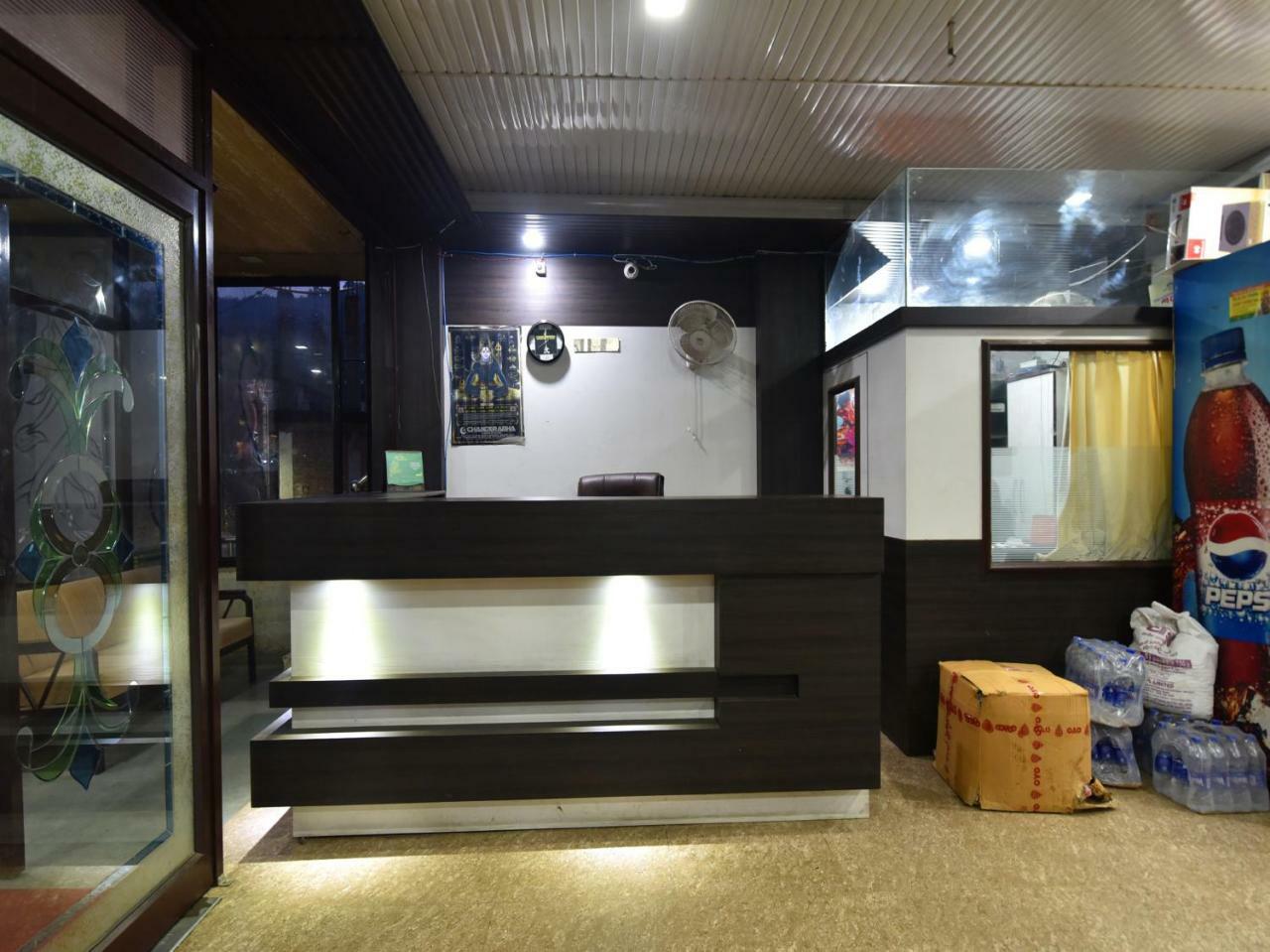 Oyo 28027 Hotel Dhruv Mandi Exterior foto