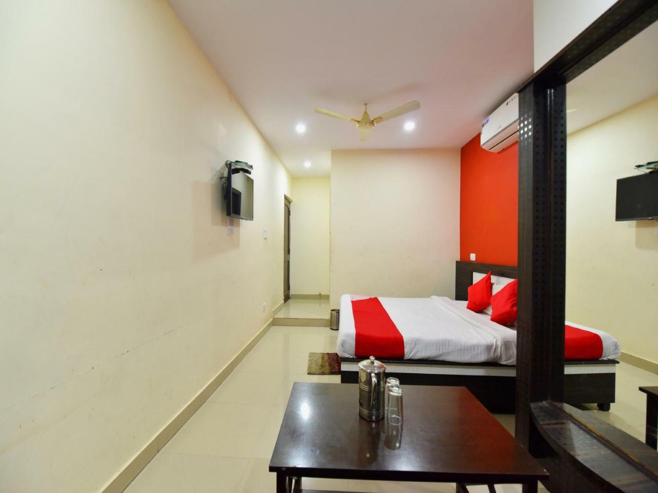 Oyo 28027 Hotel Dhruv Mandi Exterior foto