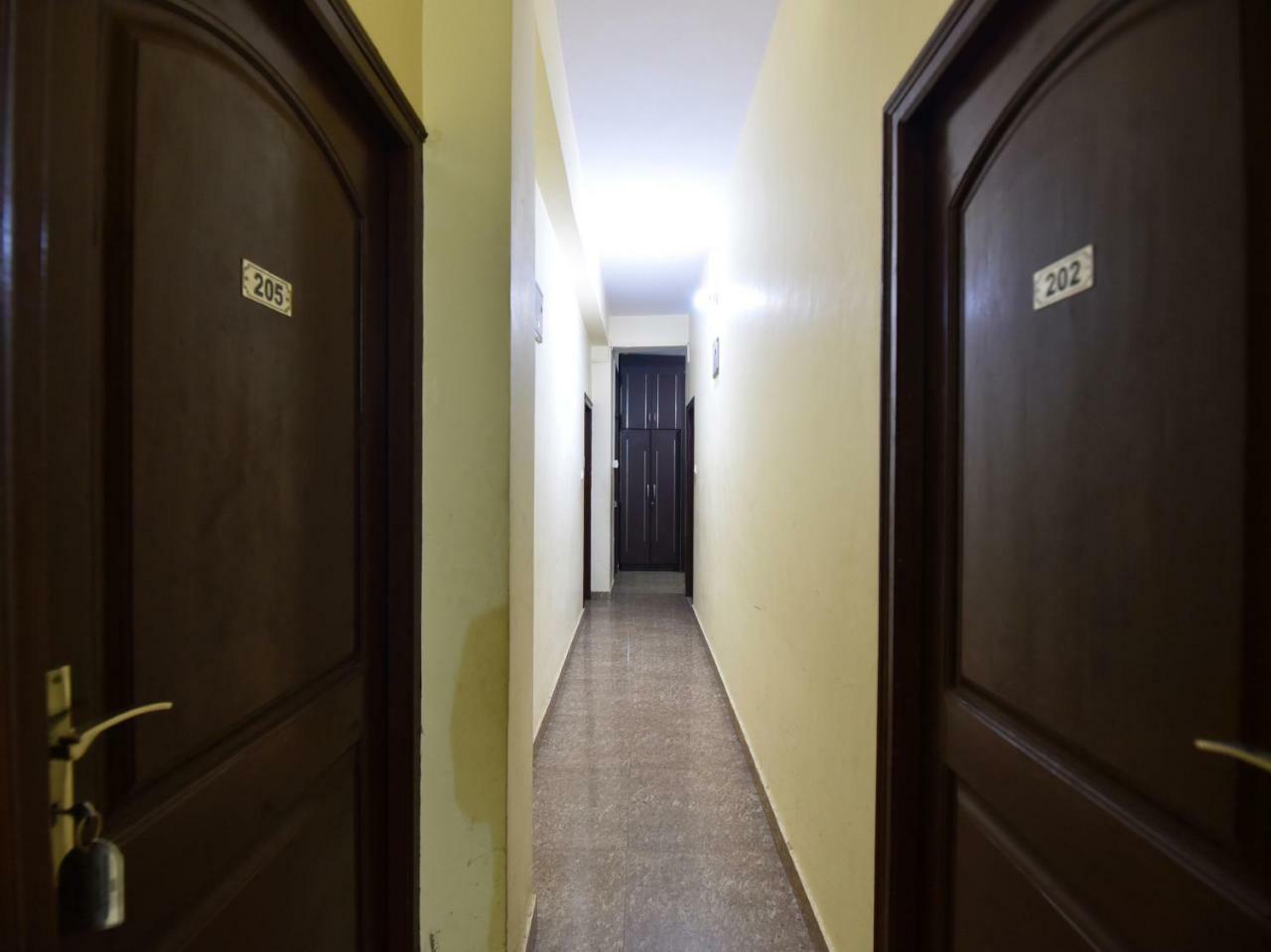 Oyo 28027 Hotel Dhruv Mandi Exterior foto