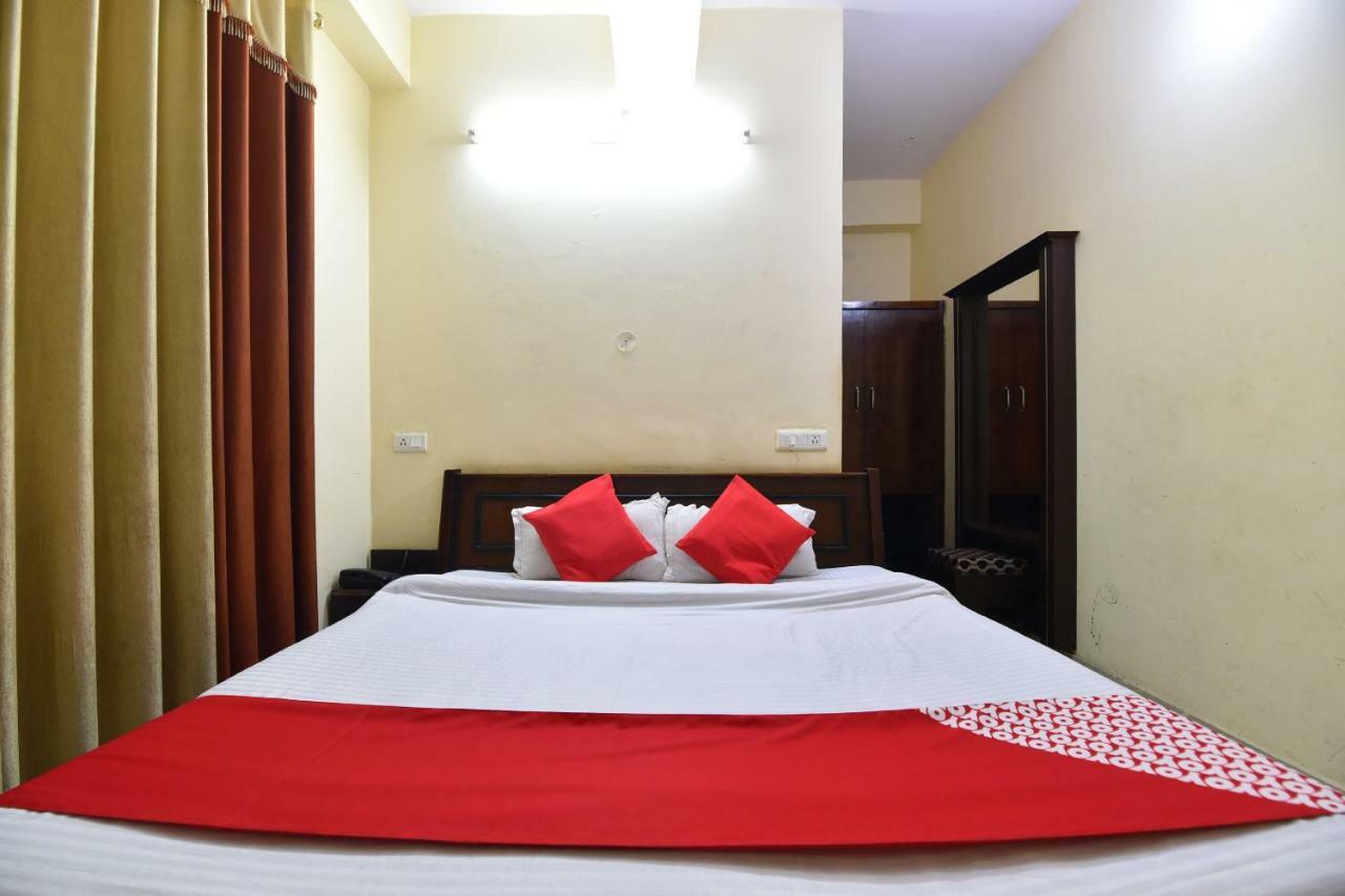 Oyo 28027 Hotel Dhruv Mandi Exterior foto