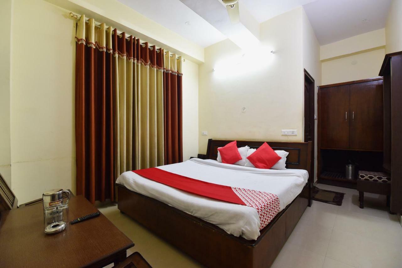 Oyo 28027 Hotel Dhruv Mandi Exterior foto